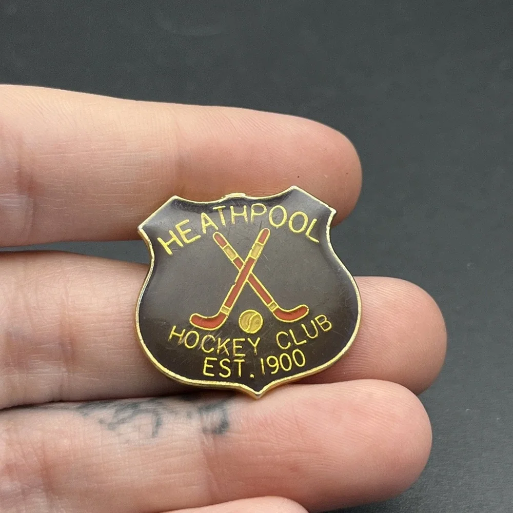 Heathpool Hockey Club‎ Shield Lapel Hat Pin
